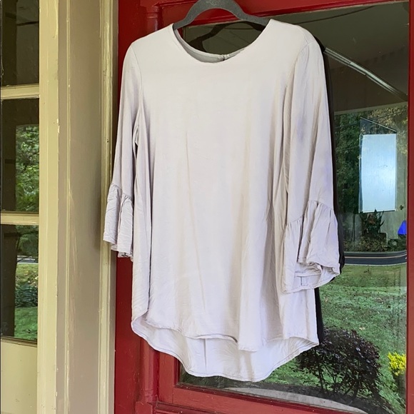 Ces Femme Tops - Light gray medium dropped bell sleeve top